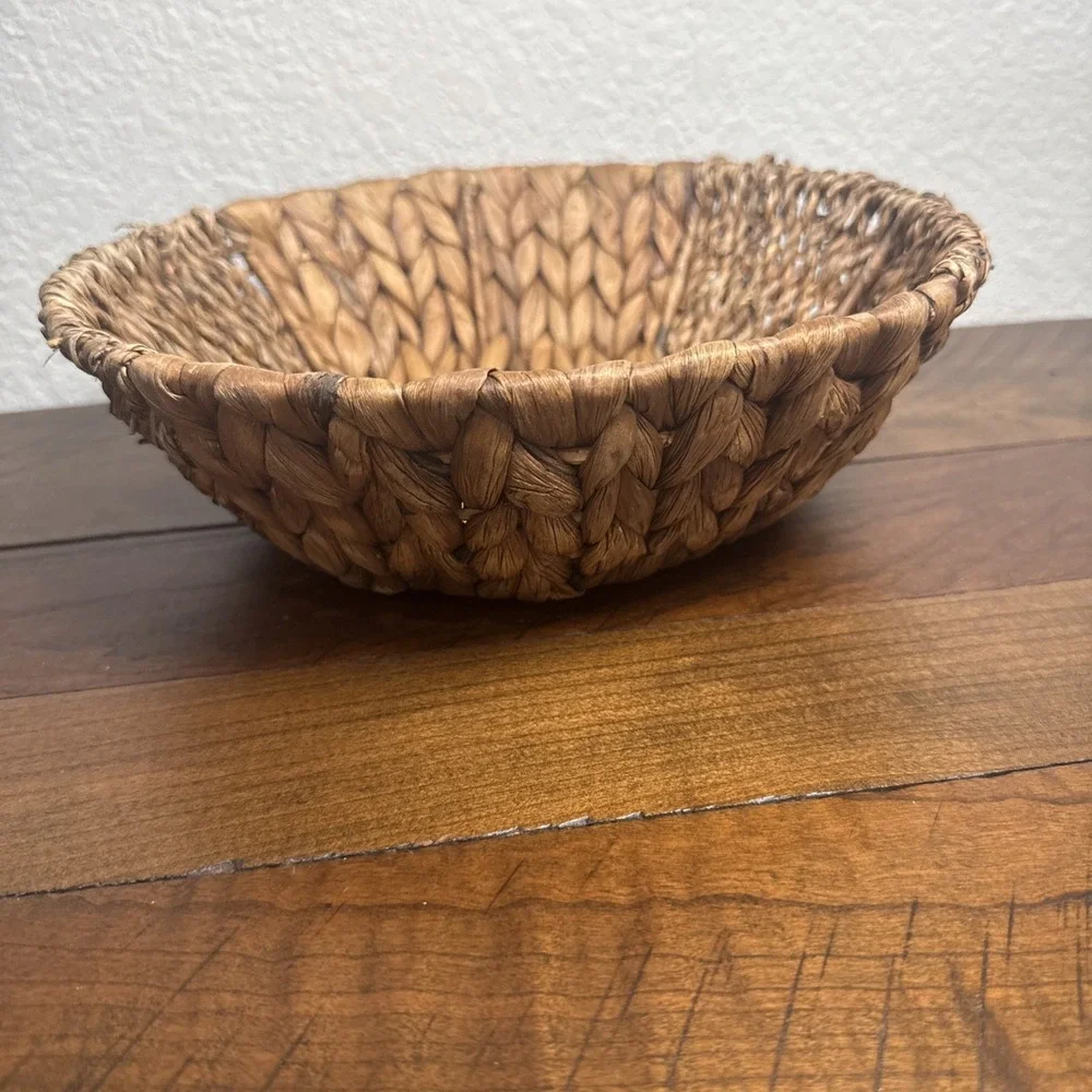 Vintage Wicker Woven Basket/Bowl Farmhouse Adirondack Handwoven